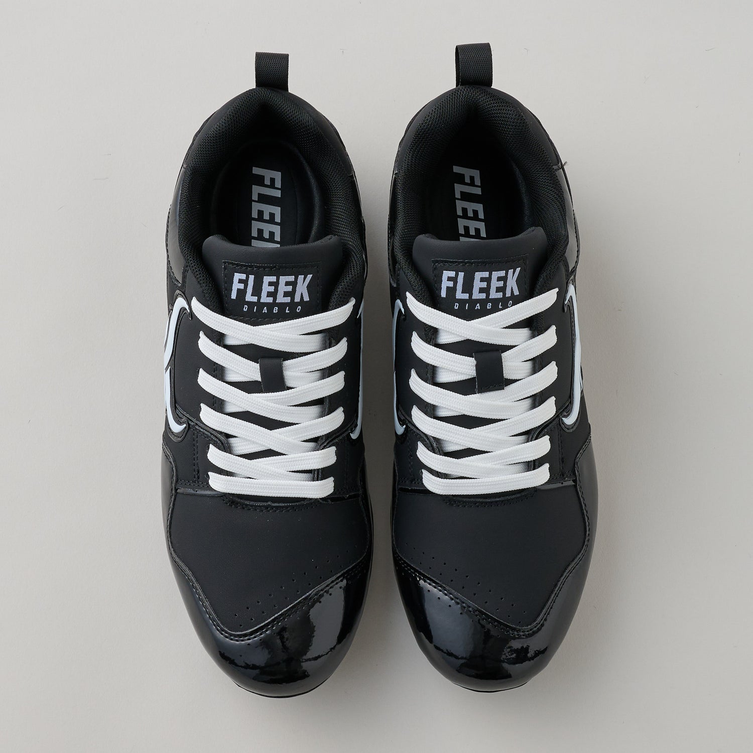FLEEK DIABLO LOW FOOTBALL CLEATS ソリッドブラック