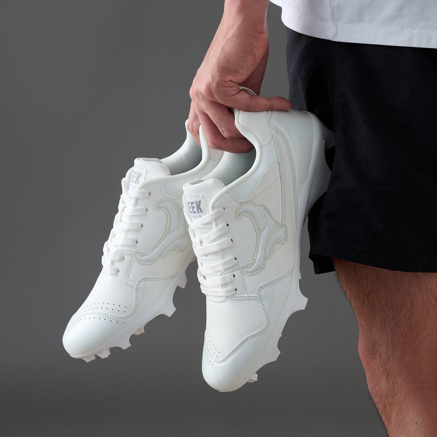 FLEEK DIABLO LOW FOOTBALL CLEATS クールホワイト