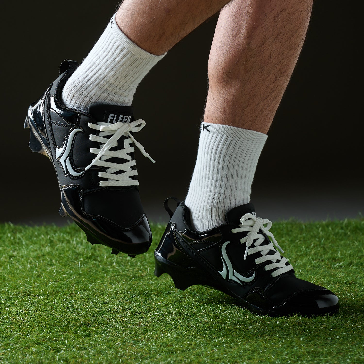 FLEEK DIABLO LOW FOOTBALL CLEATS ソリッドブラック